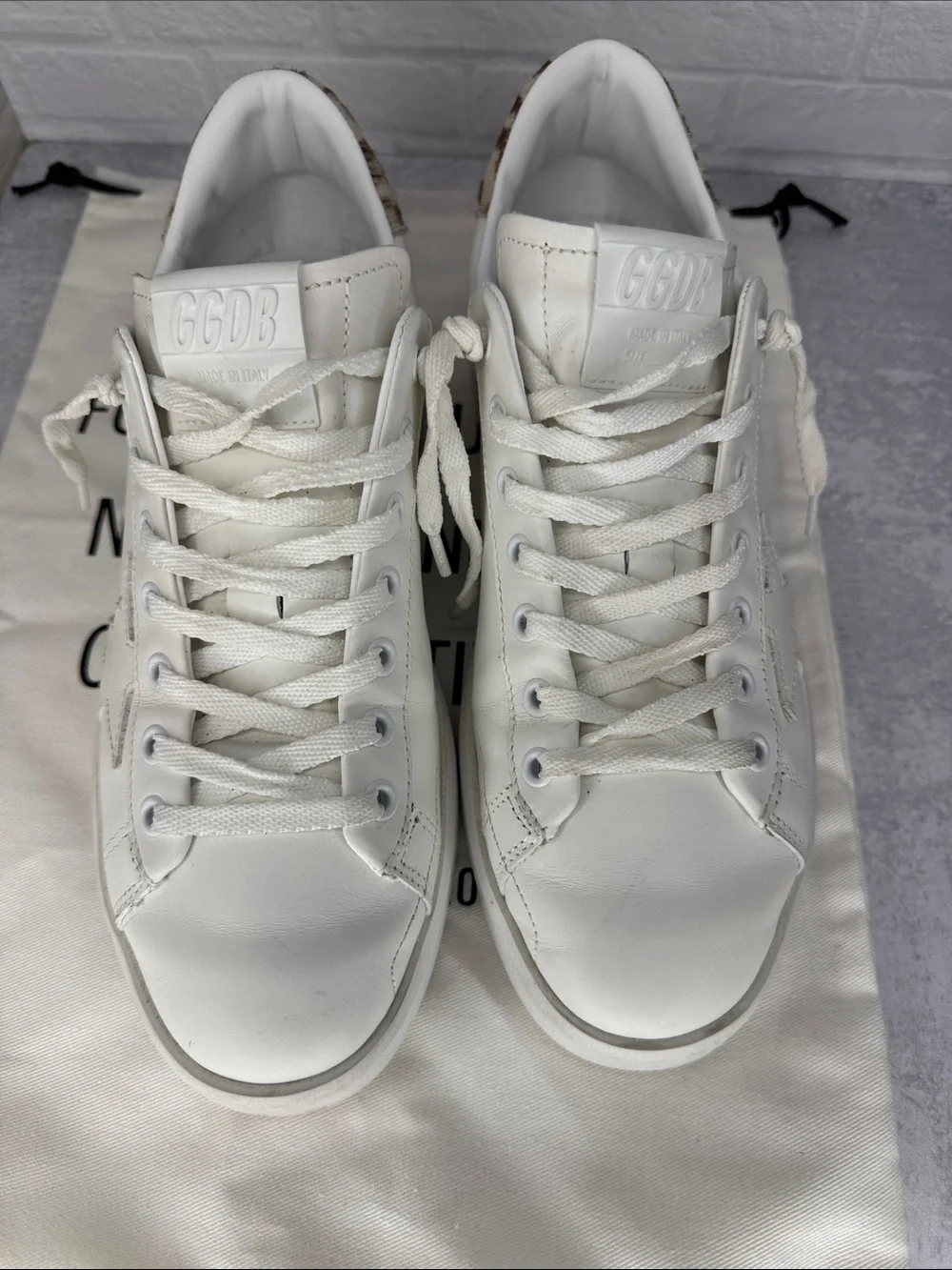 Golden Goose White Leather Low-Top Sneakers with Subtle Distress
